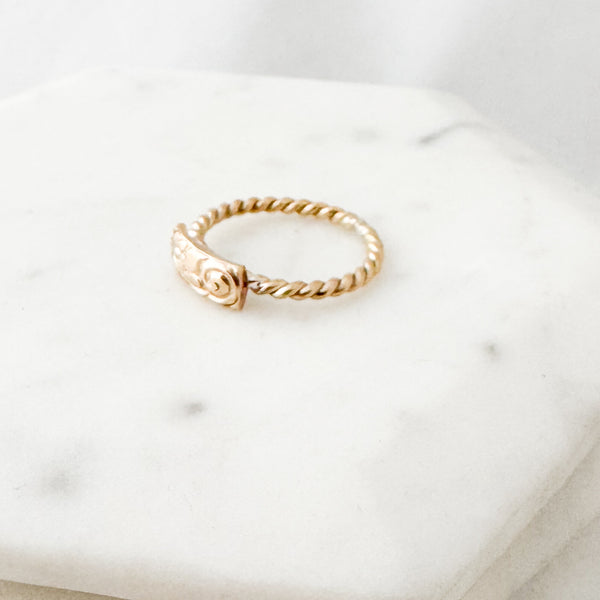 Twisted floral horizontal ring