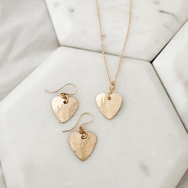 Heart texture oval necklace