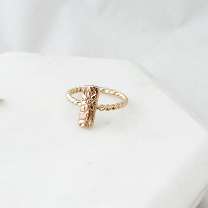 Twisted floral vertical ring